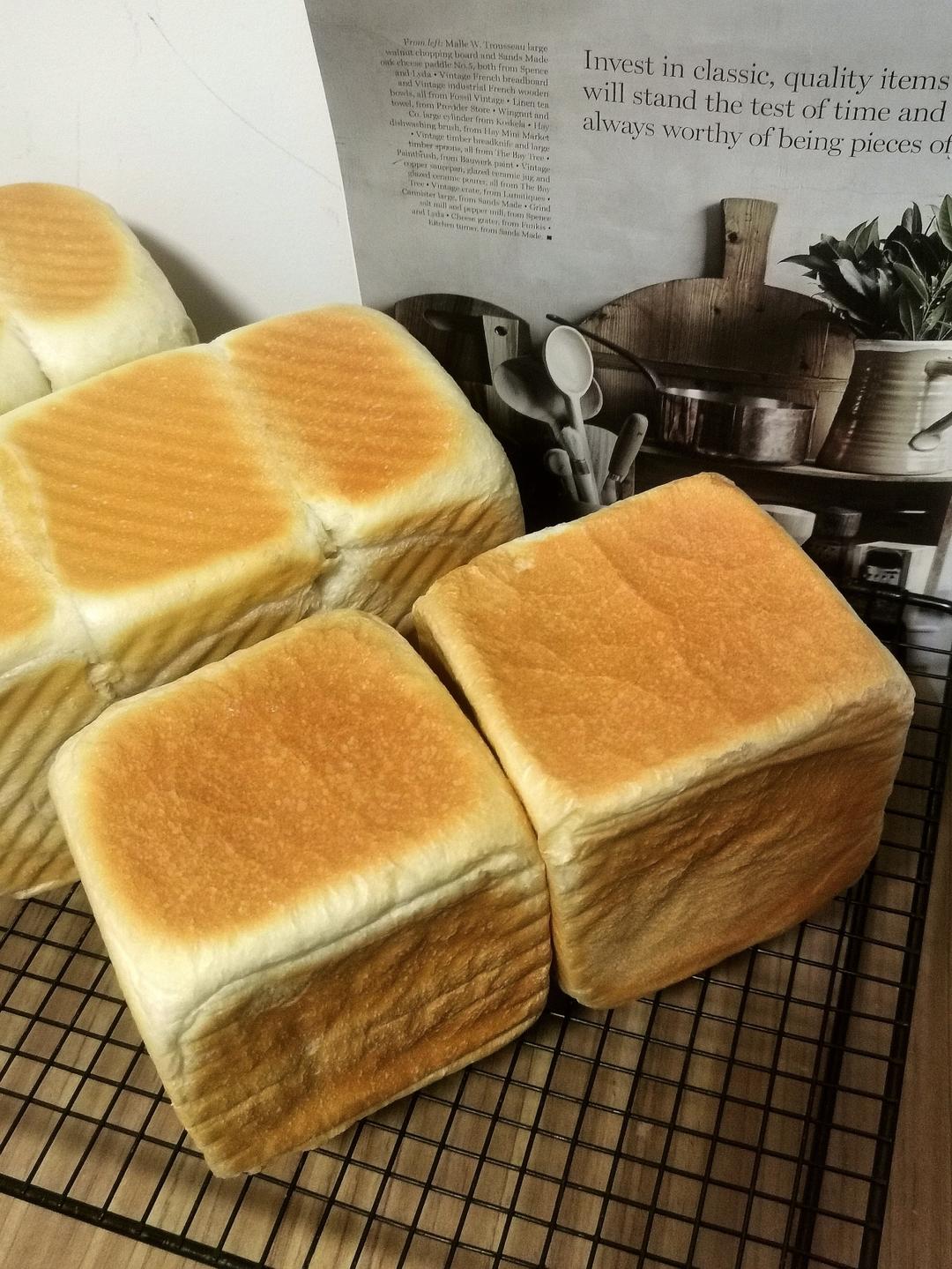 6%含糖量基础白吐司，怎么做都好吃。