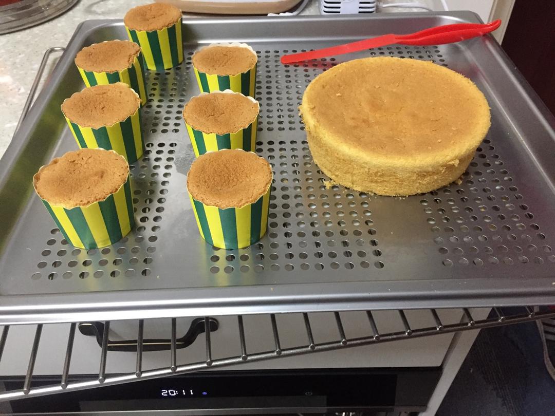 纸杯蛋糕 8寸戚风蛋糕的量