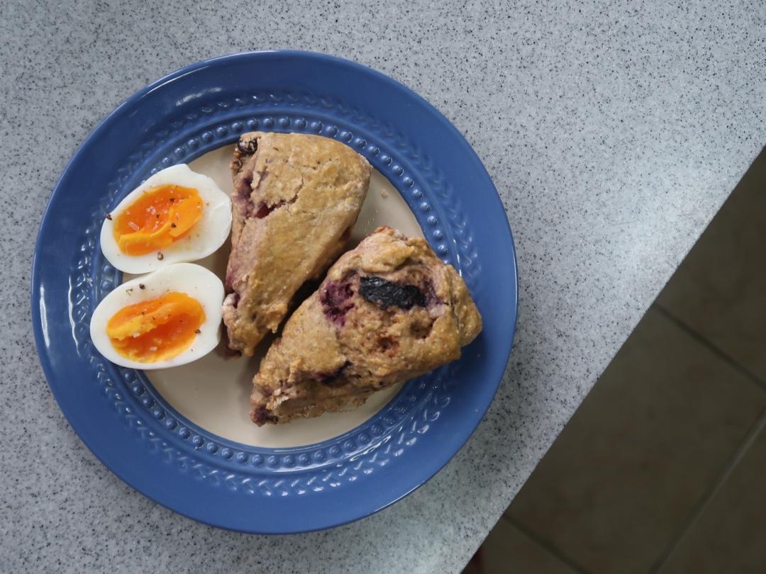黑莓全麦早餐司康丨健康·烘焙<好好吃饭2>