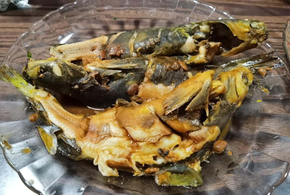 味道鲜美肉质细嫩炖嘎鱼的做法