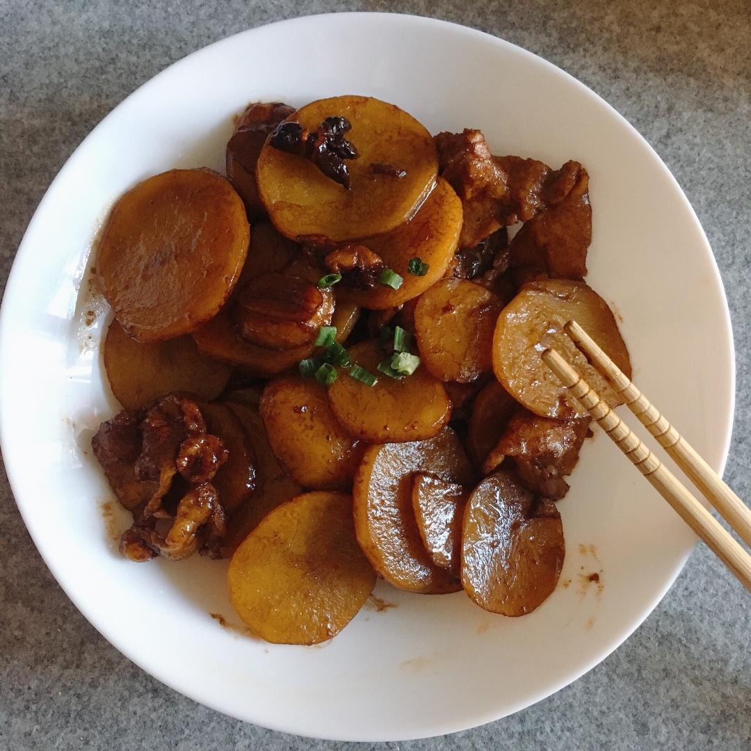 土豆烧肉片