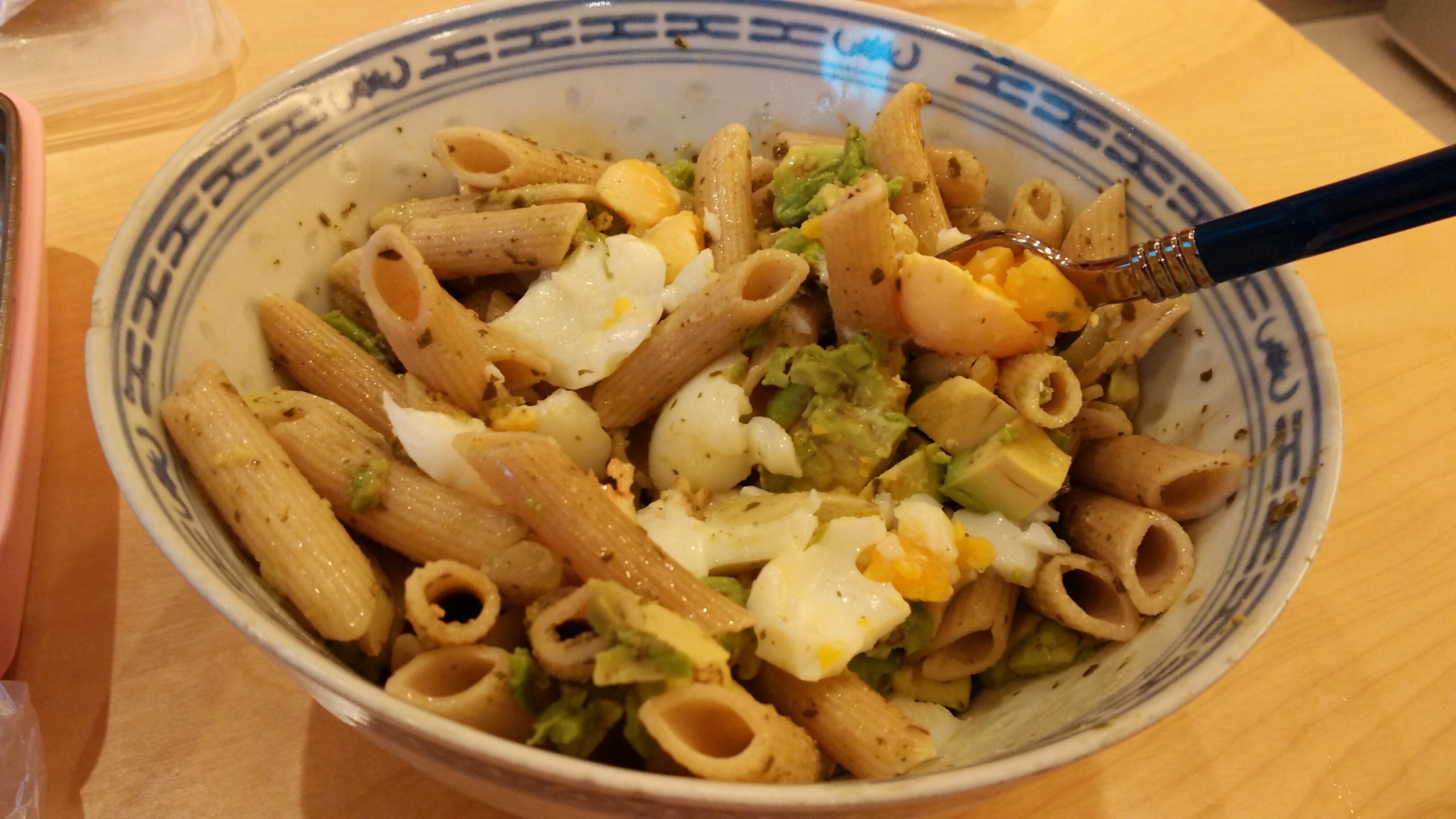 牛油果通心粉沙拉+温泉蛋topping