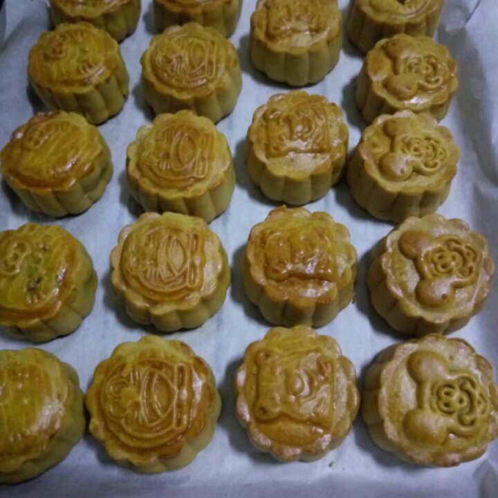 广式月饼—蛋黄莲蓉月饼