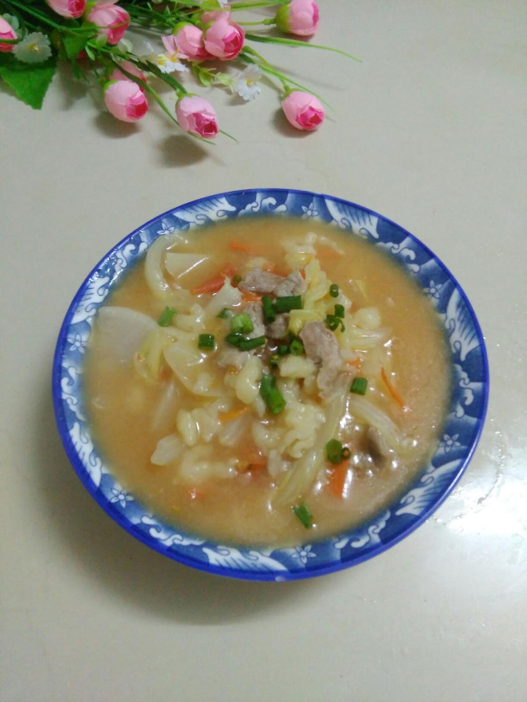 阳光牛牛做的蔬菜鸡蛋面疙瘩