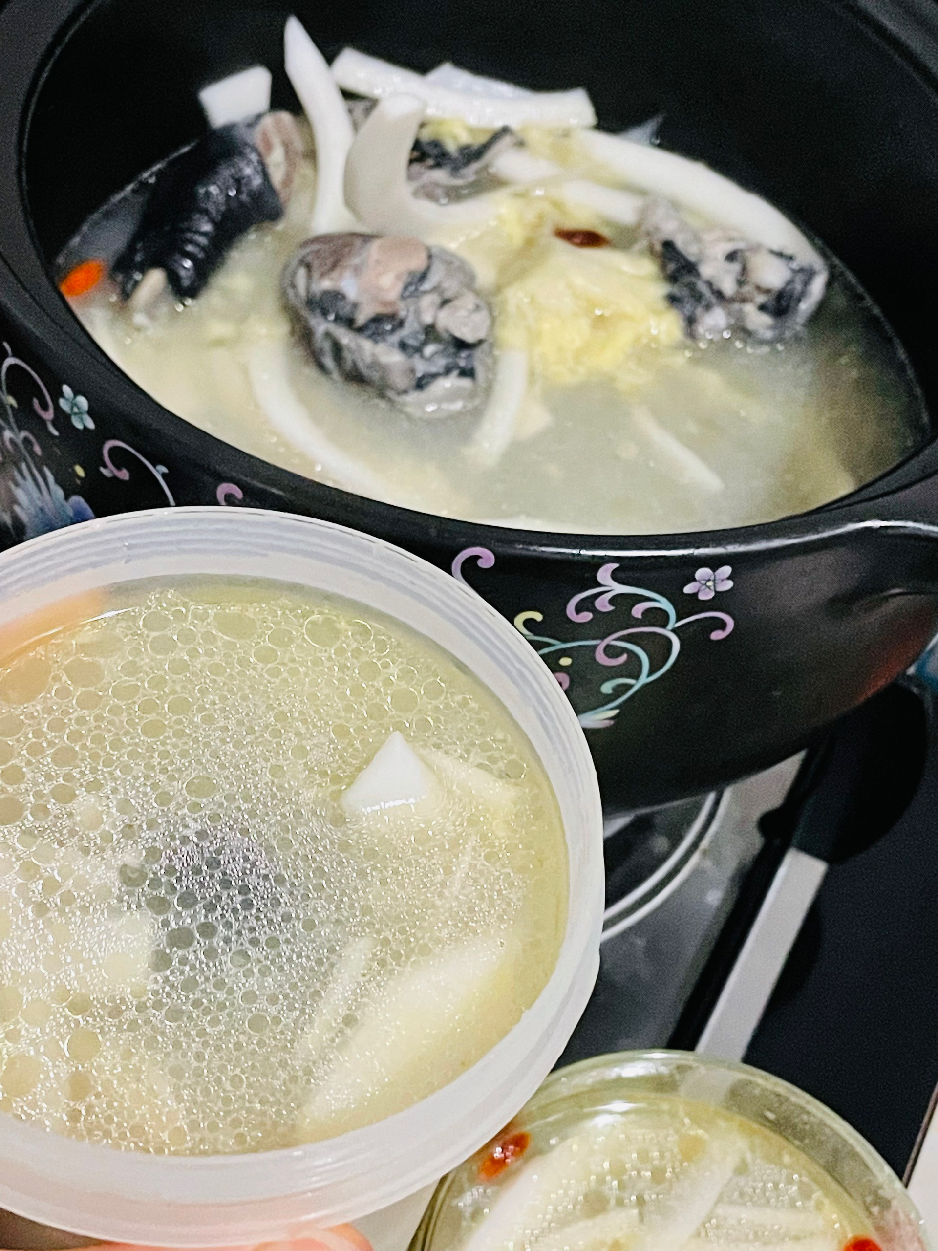 超级简单又好喝的
榴莲椰子🥥煲鸡汤的做法