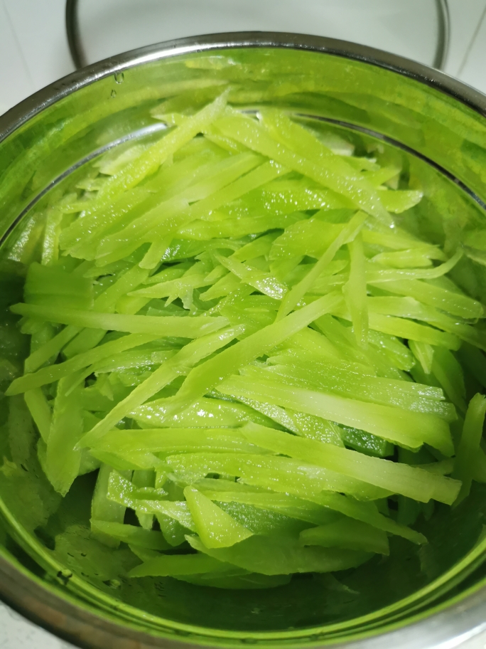 家常菜-清炒莴笋丝的做法 步骤2
