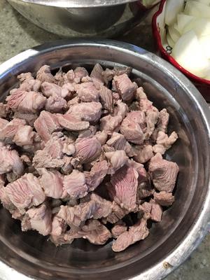 新疆羊肉手抓饭铸铁锅用起来的做法 步骤4