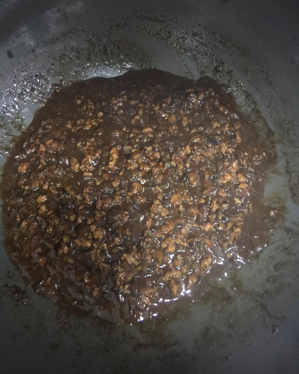 洋葱酥香菇肉丁炸酱