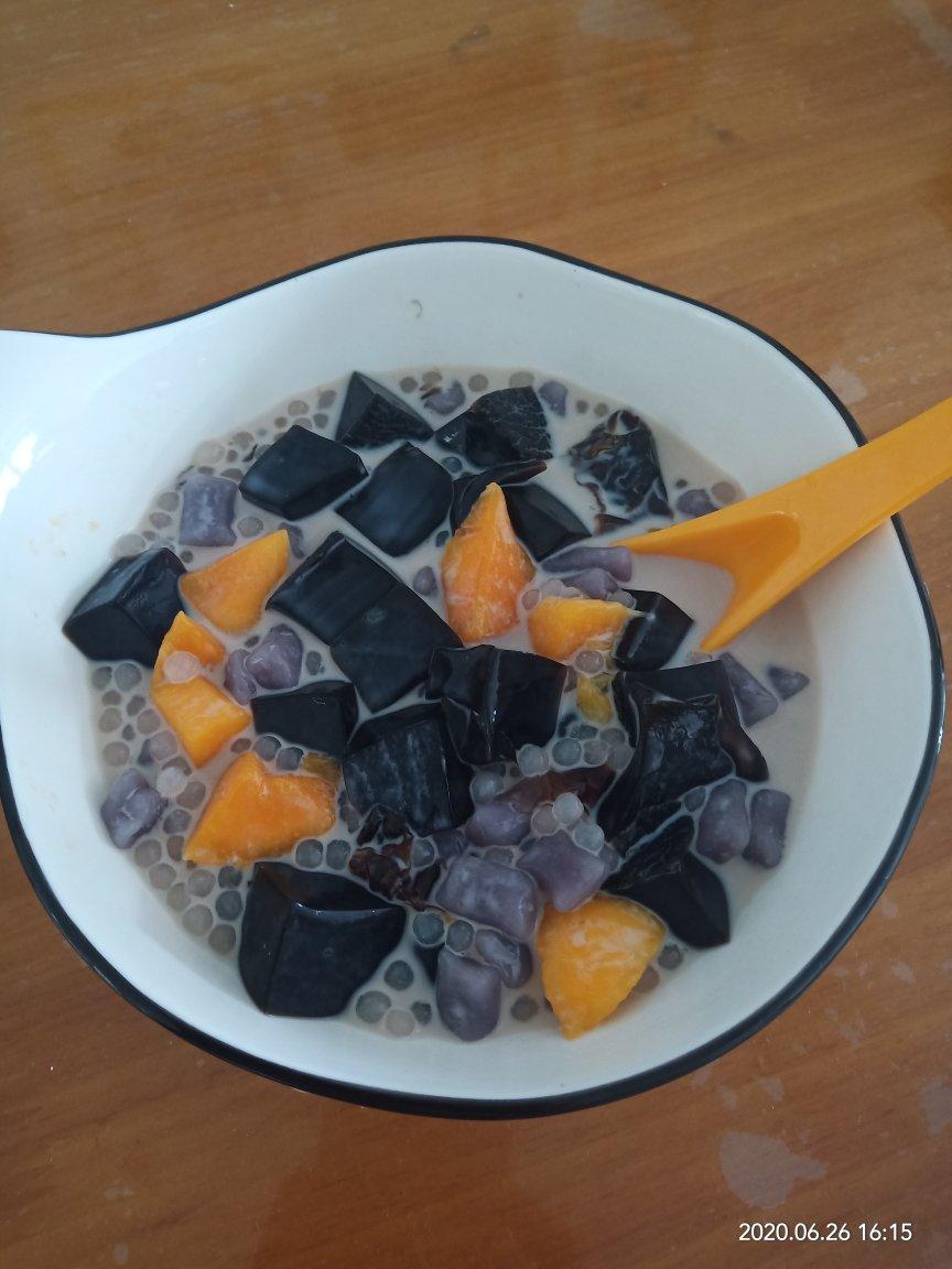 自制鲜芋仙芋圆（另附: 蜜红豆和仙草冻的做法）