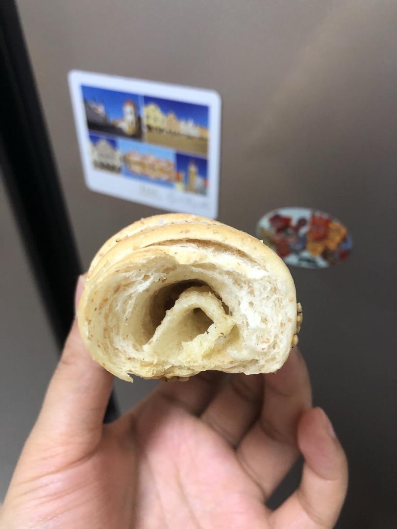 全麦芝麻盐面包
