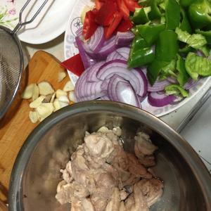 老丁的私房菜－新疆大盘鸡的做法 步骤2
