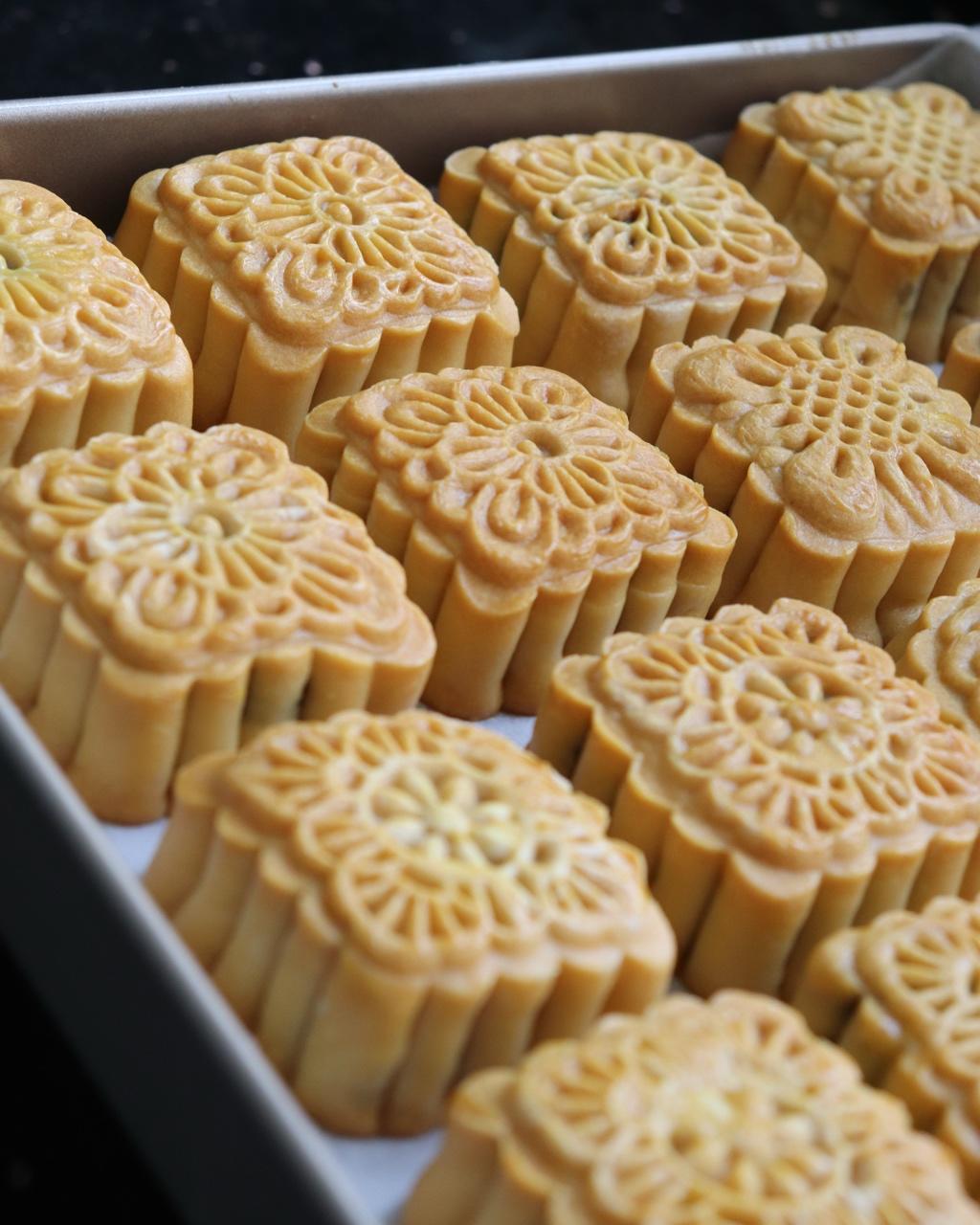 广式月饼－－蛋黄豆沙月饼