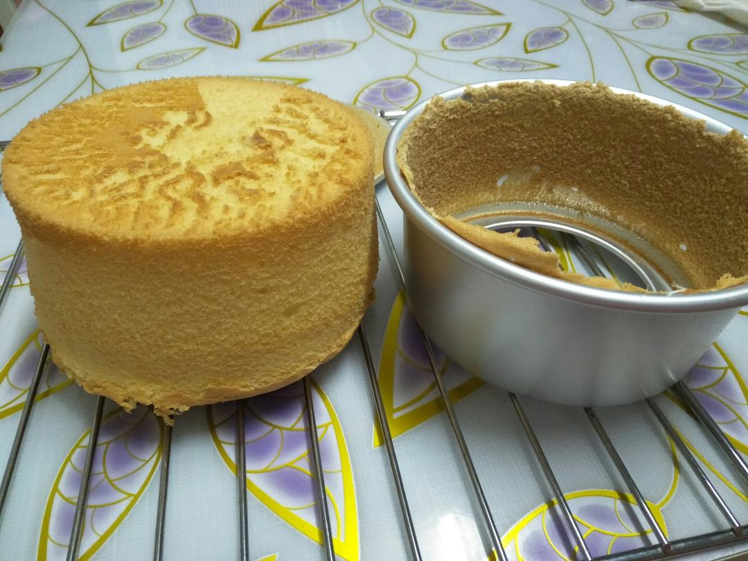 美美小金金做的戚风蛋糕完美脱模 切片