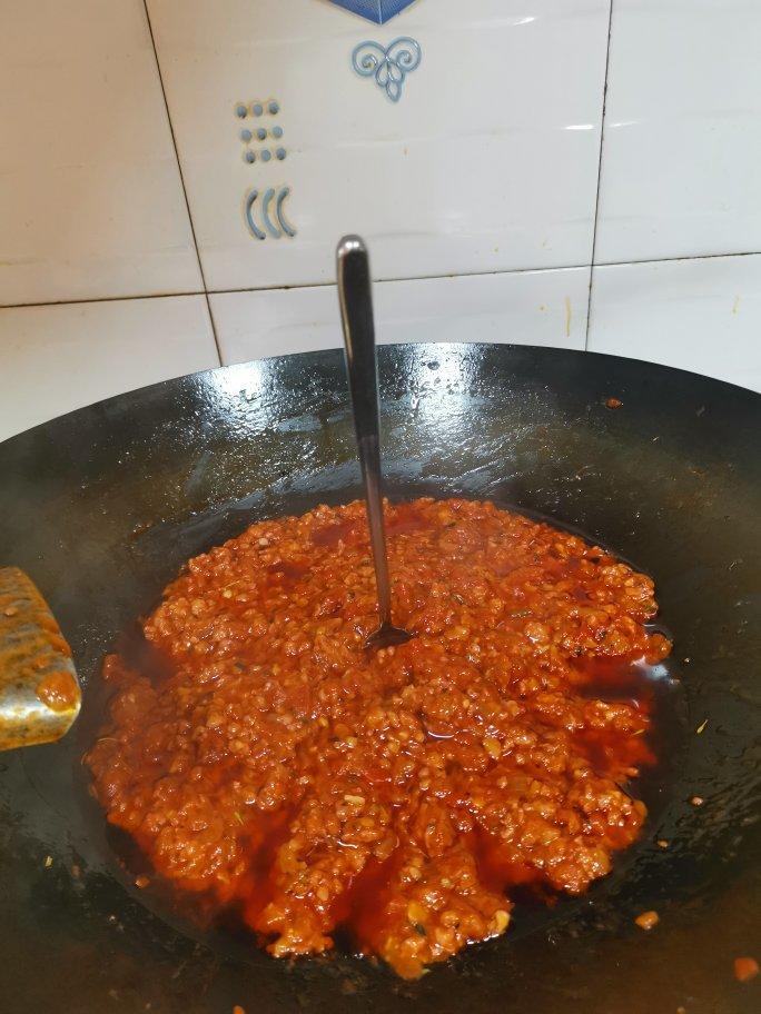 熬一锅意式肉酱，做尽你爱的美食。千层面~披萨~意面~咸派~you name it!