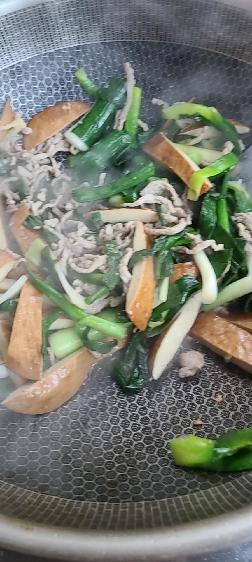 大蒜炒香干