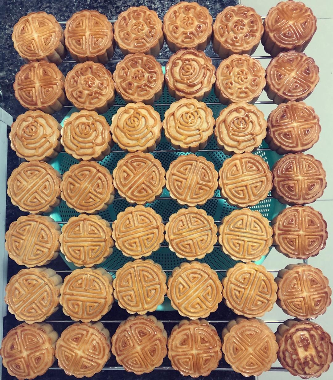 广式月饼—蛋黄莲蓉月饼