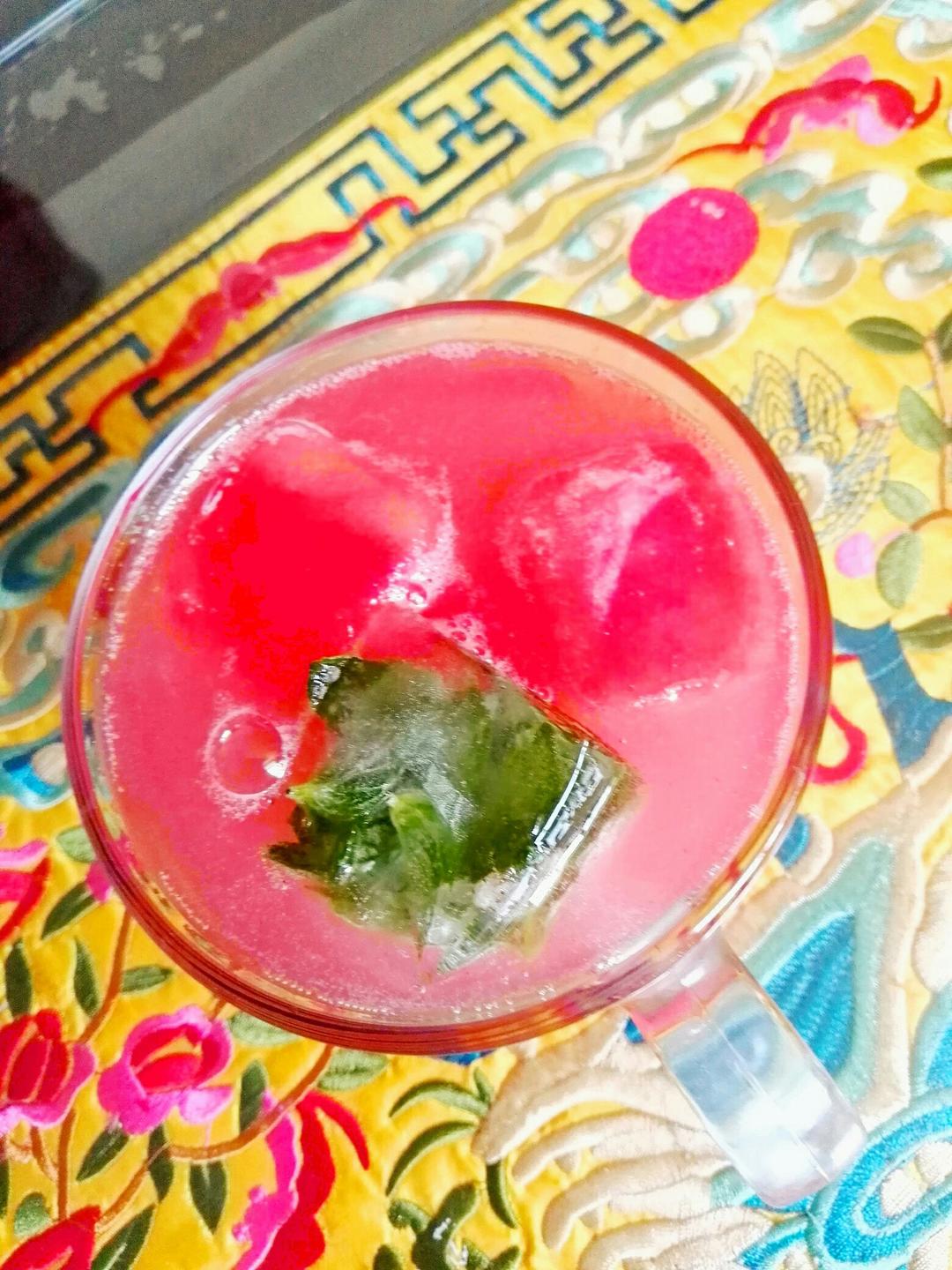 西瓜冰块莫吉托