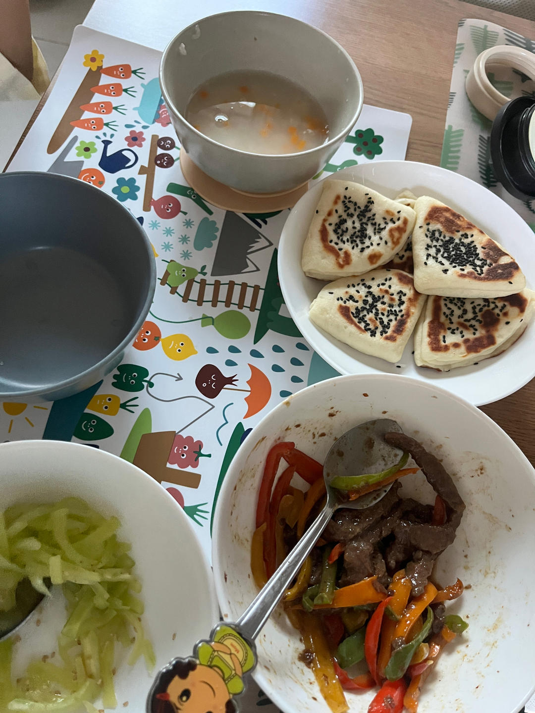色彩鲜亮饱满的牛肉菜，孩子爱吃的——彩椒牛柳【孔老师教做菜】
