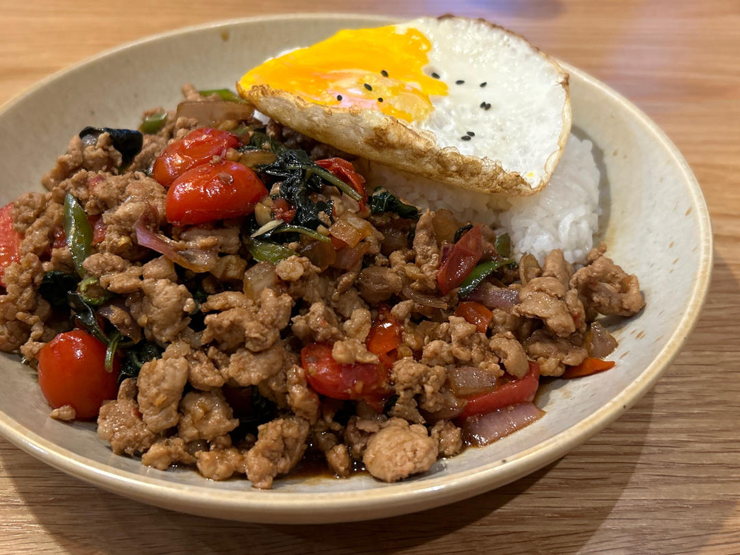 泰国第一下饭菜-泰式打抛猪肉饭（九层塔版）