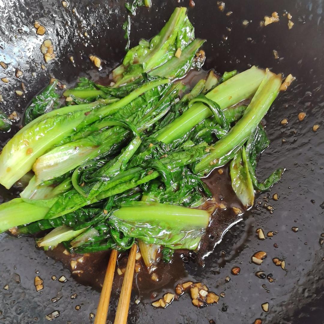 蒜蓉耗油清炒油麦菜，减脂快手菜，宝宝超爱，傻瓜步骤，屡试不爽，好吃且下饭，鲜香爽口！！