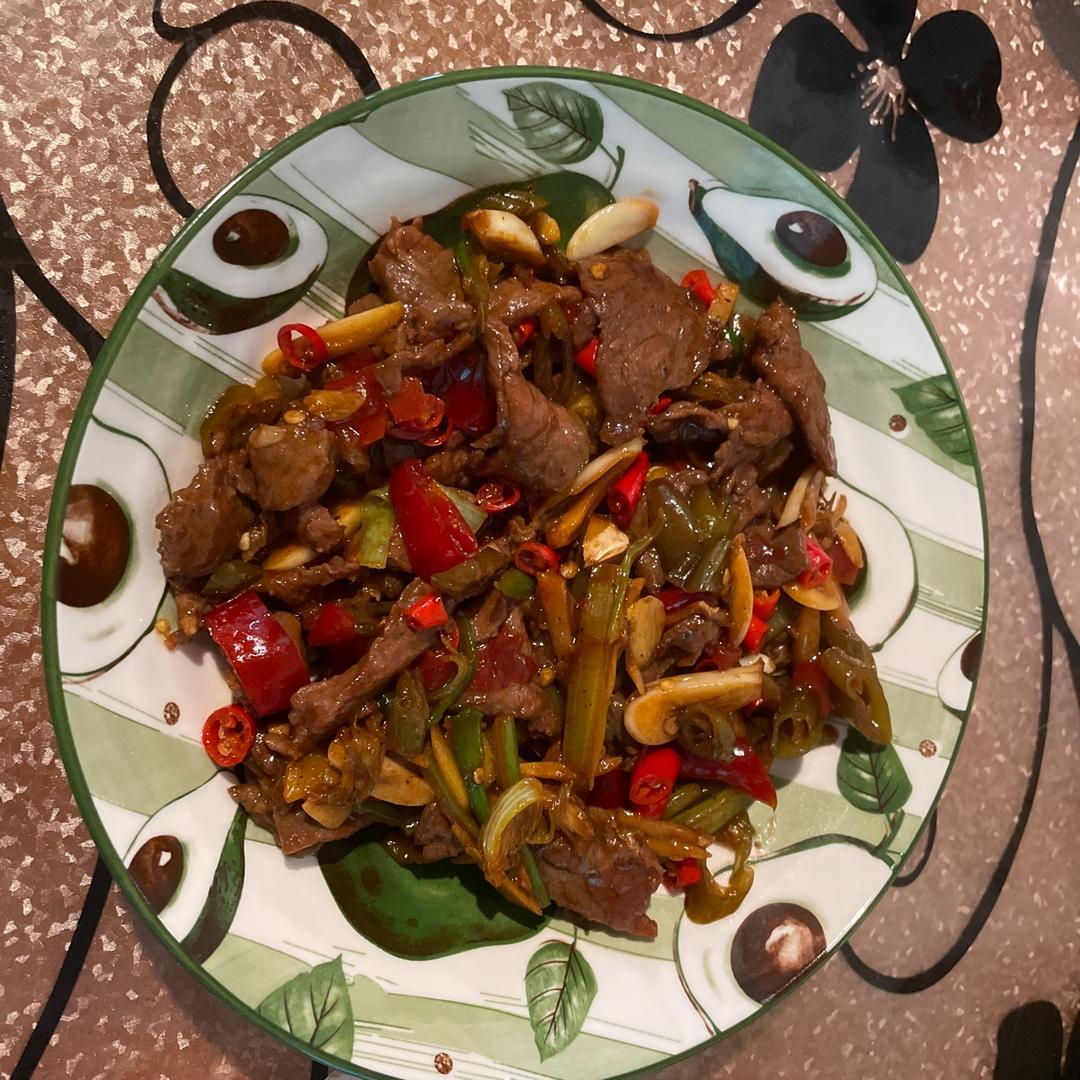 🥙香辣鲜嫩的泡椒牛肉，真的太好吃了，晚上多干了两碗饭🍚🍚，酸酸辣辣开胃的下饭菜