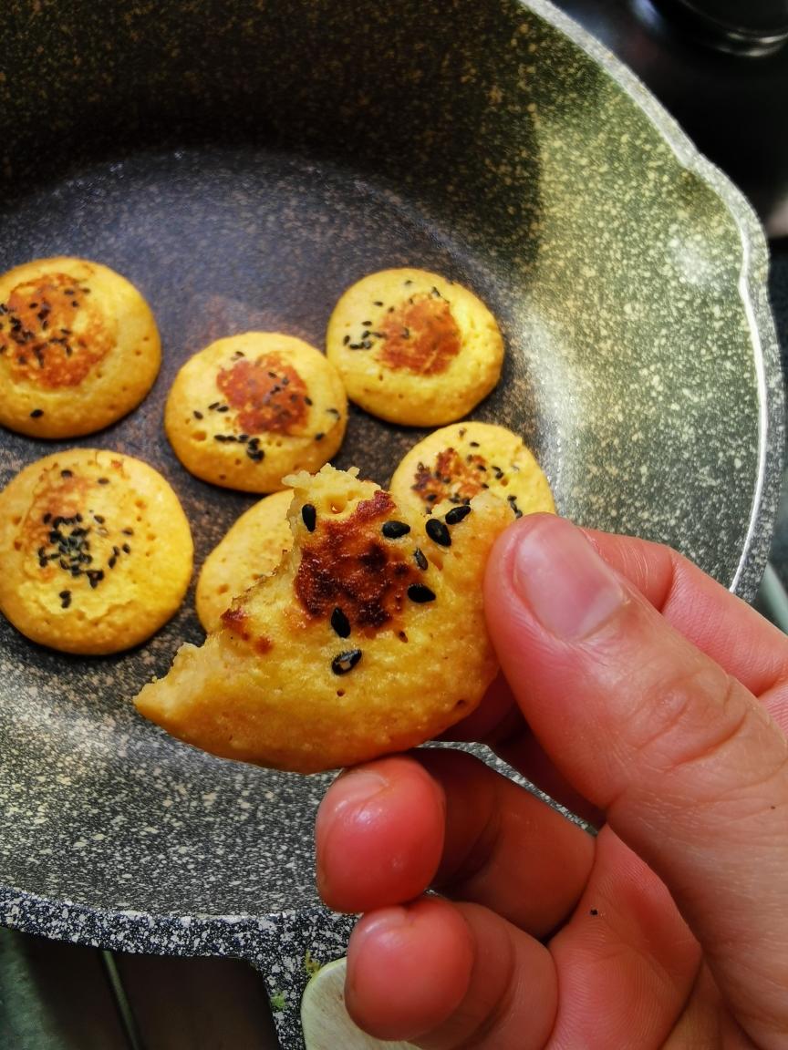 宝宝苹果胡萝卜鸡蛋小煎饼