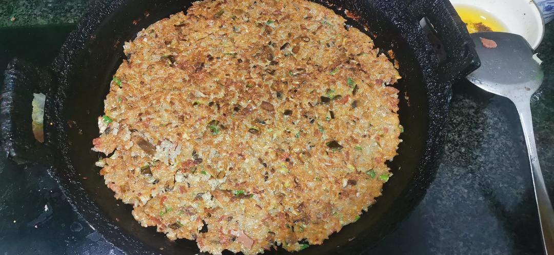 米饭蛋饼（剩米饭煎蛋饼）