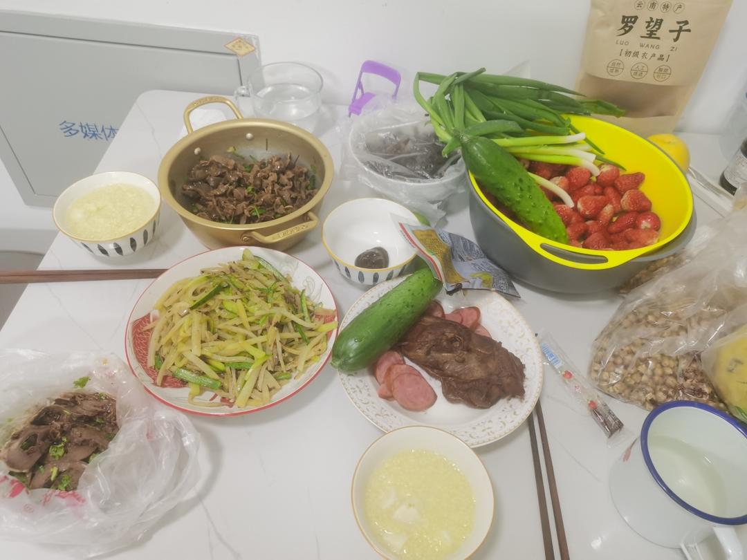 黄瓜丝炒土豆丝