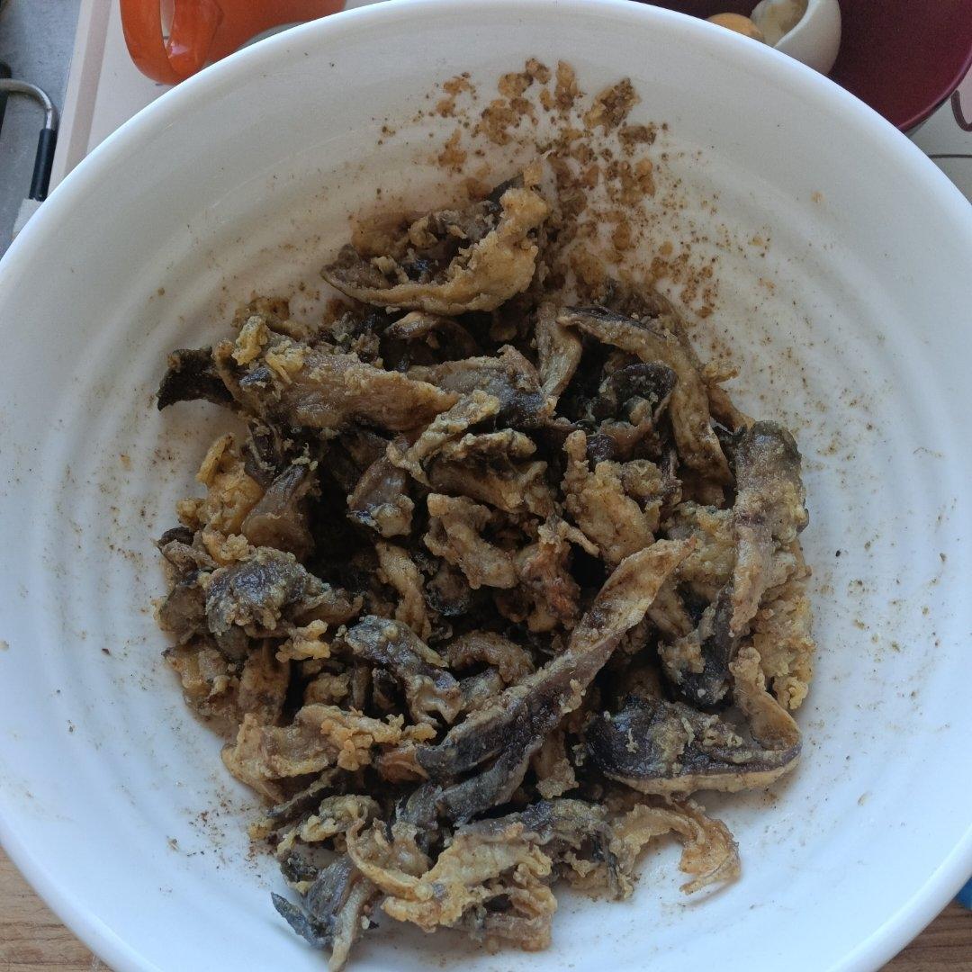 做椒盐蘑菇，直接挂面糊是不对的，大厨教你正确做法，香酥还脆