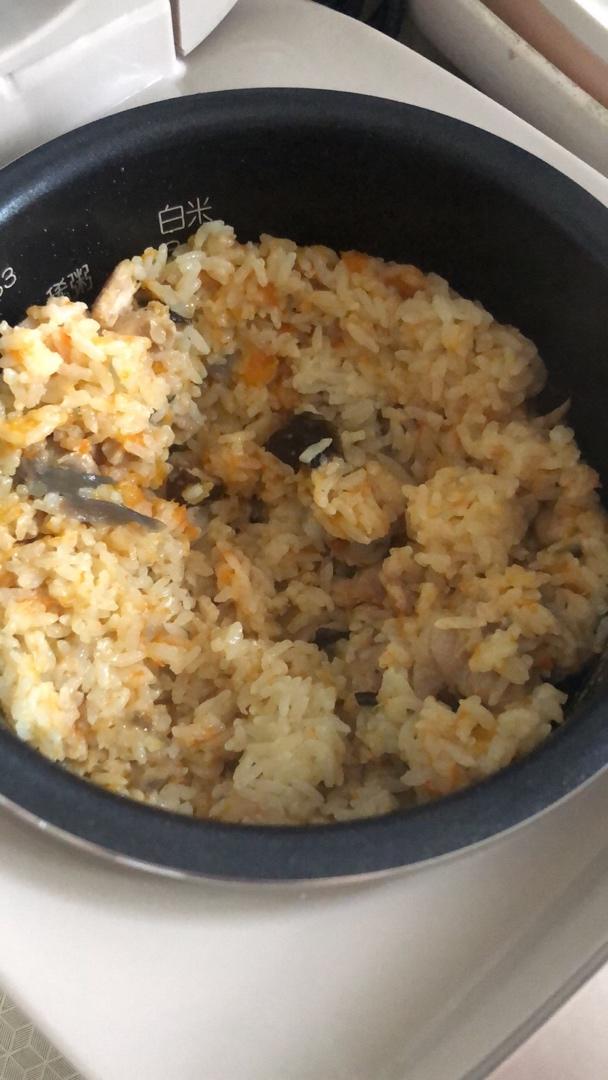 南瓜鸡肉香菇焖饭