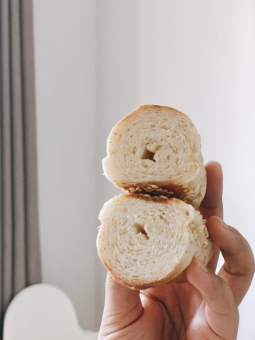 全麦芝麻盐面包