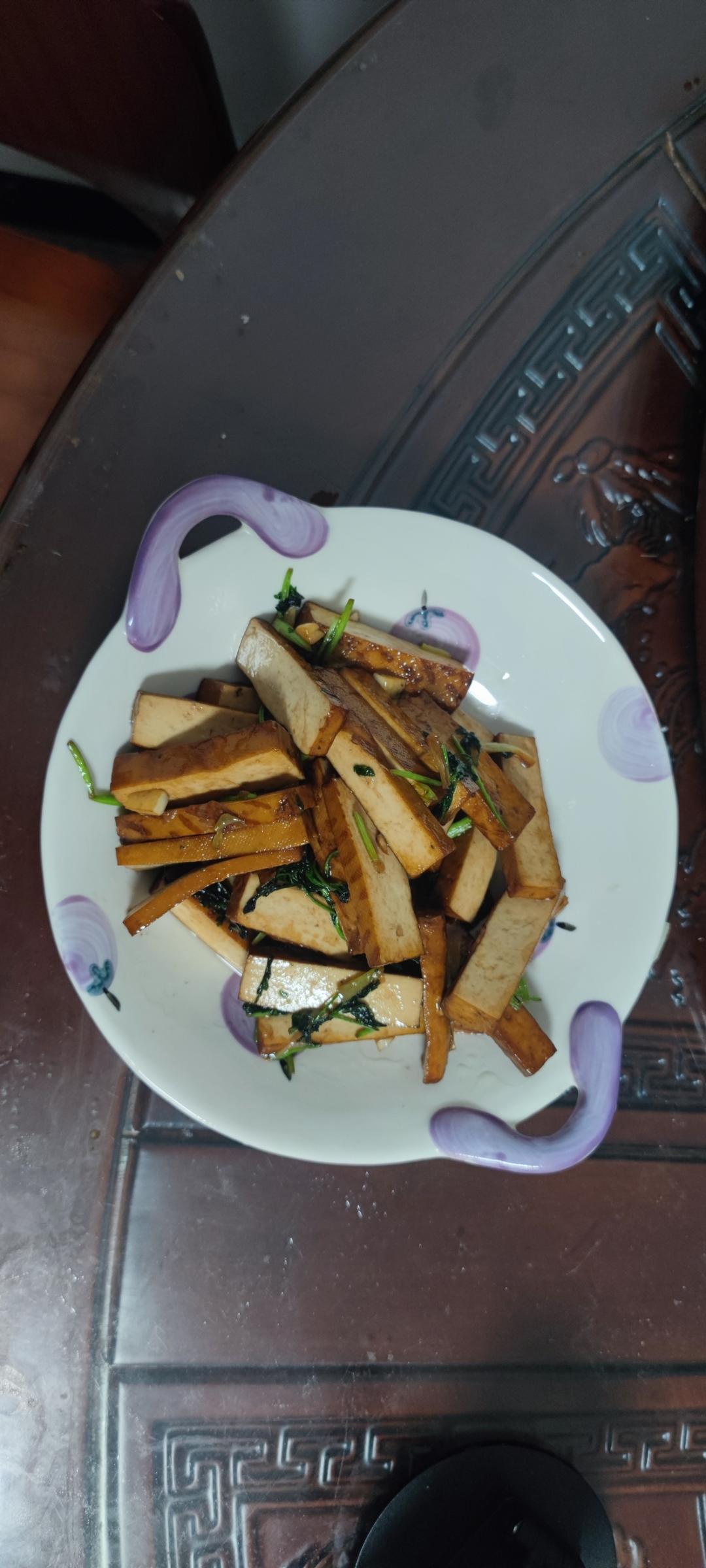 超快手的香菜木耳炒豆腐干