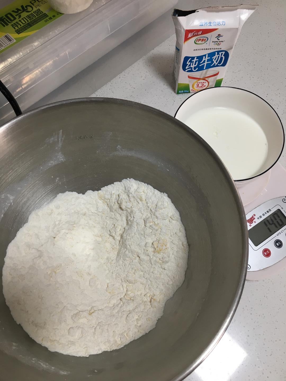 香软拉丝的牛奶小餐包的做法 步骤1