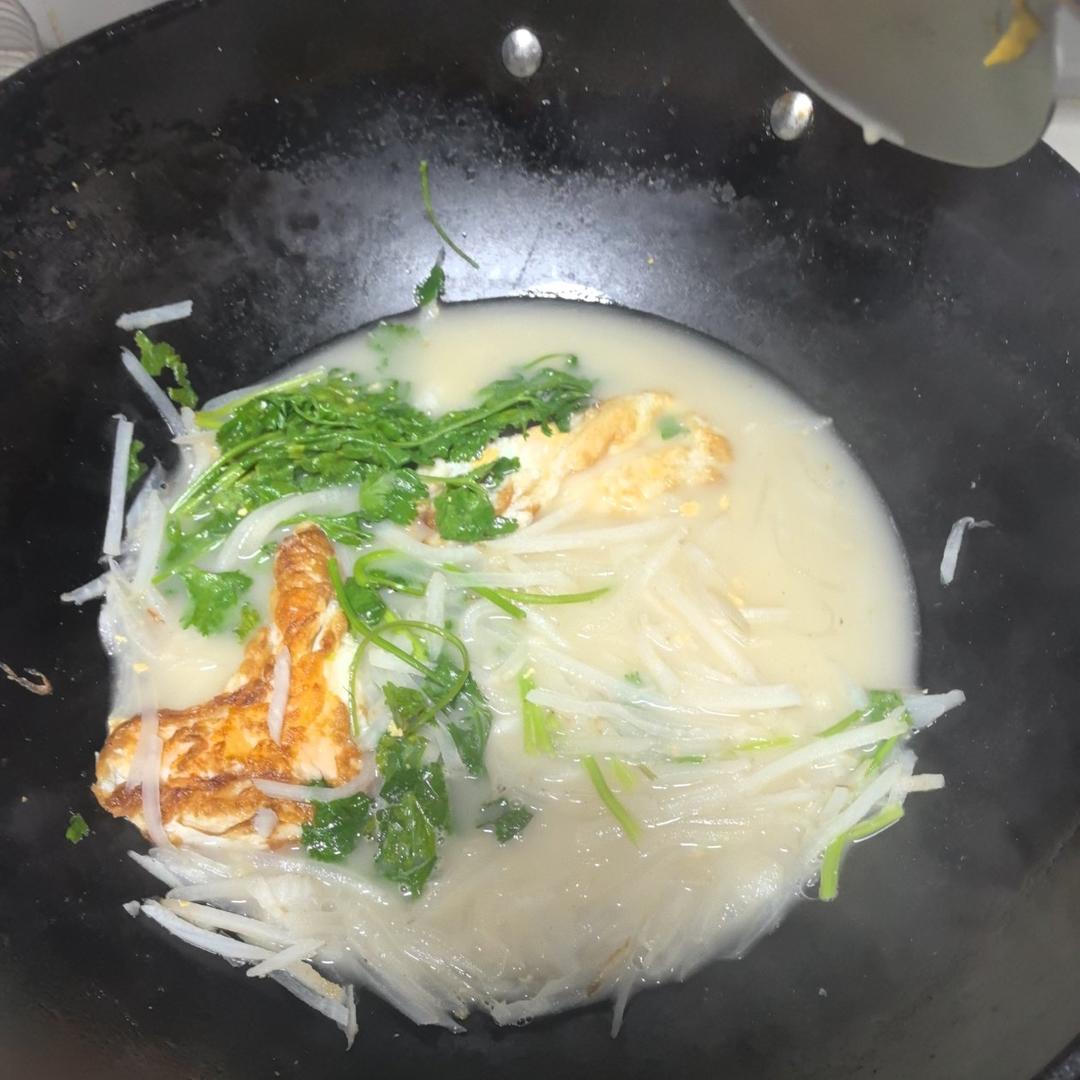 奶白鲜香的萝卜丝煎蛋汤