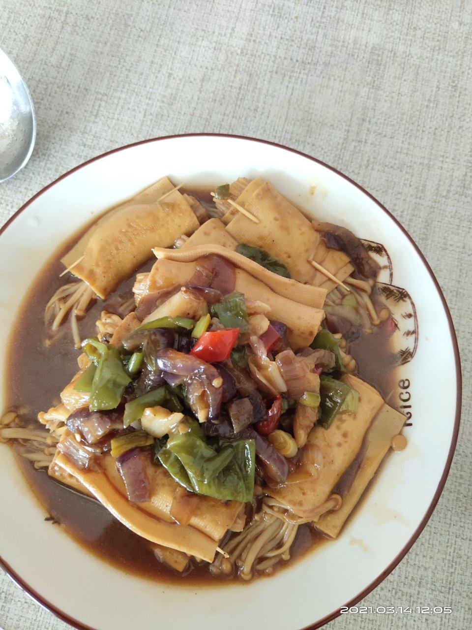 金针菇豆皮卷