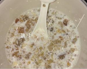 桃胶皂角米牛奶羹的做法 步骤4
