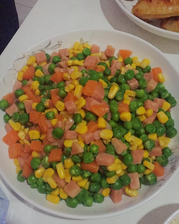 豌豆玉米胡萝卜炒火腿