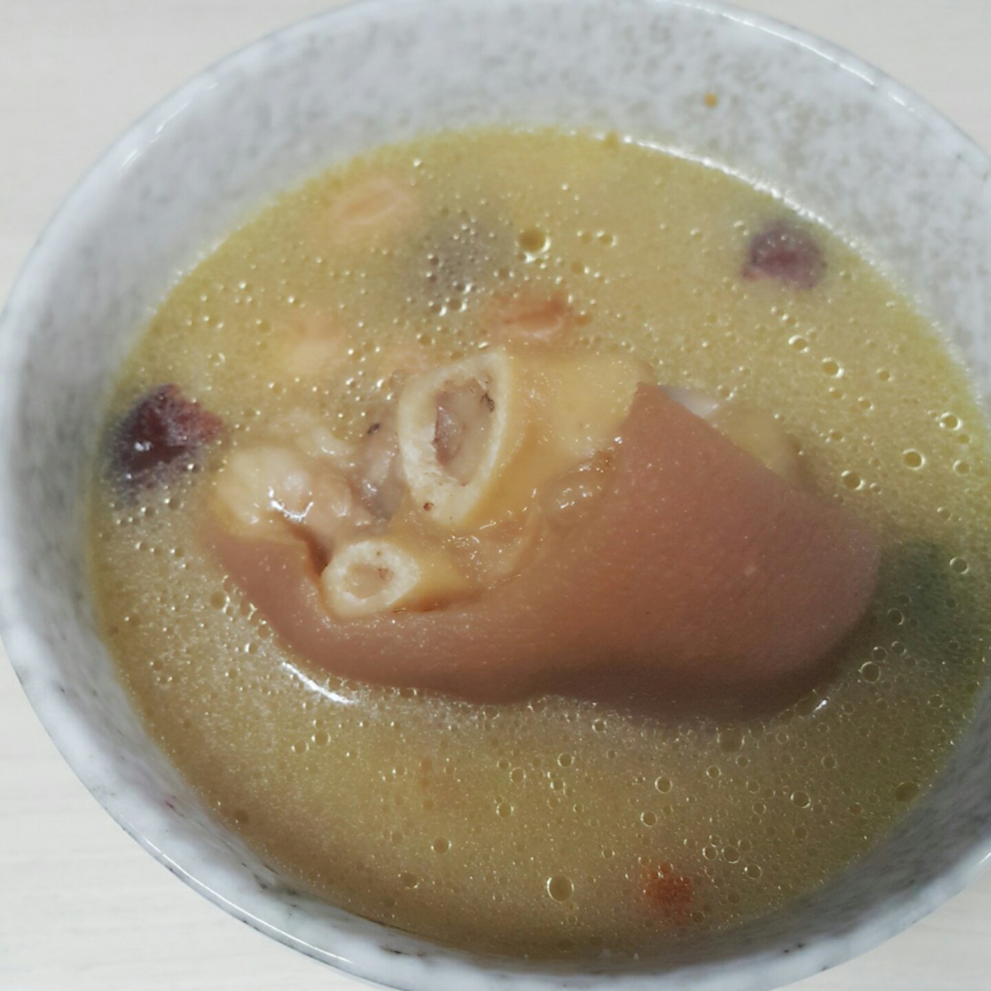黄豆花生猪脚汤