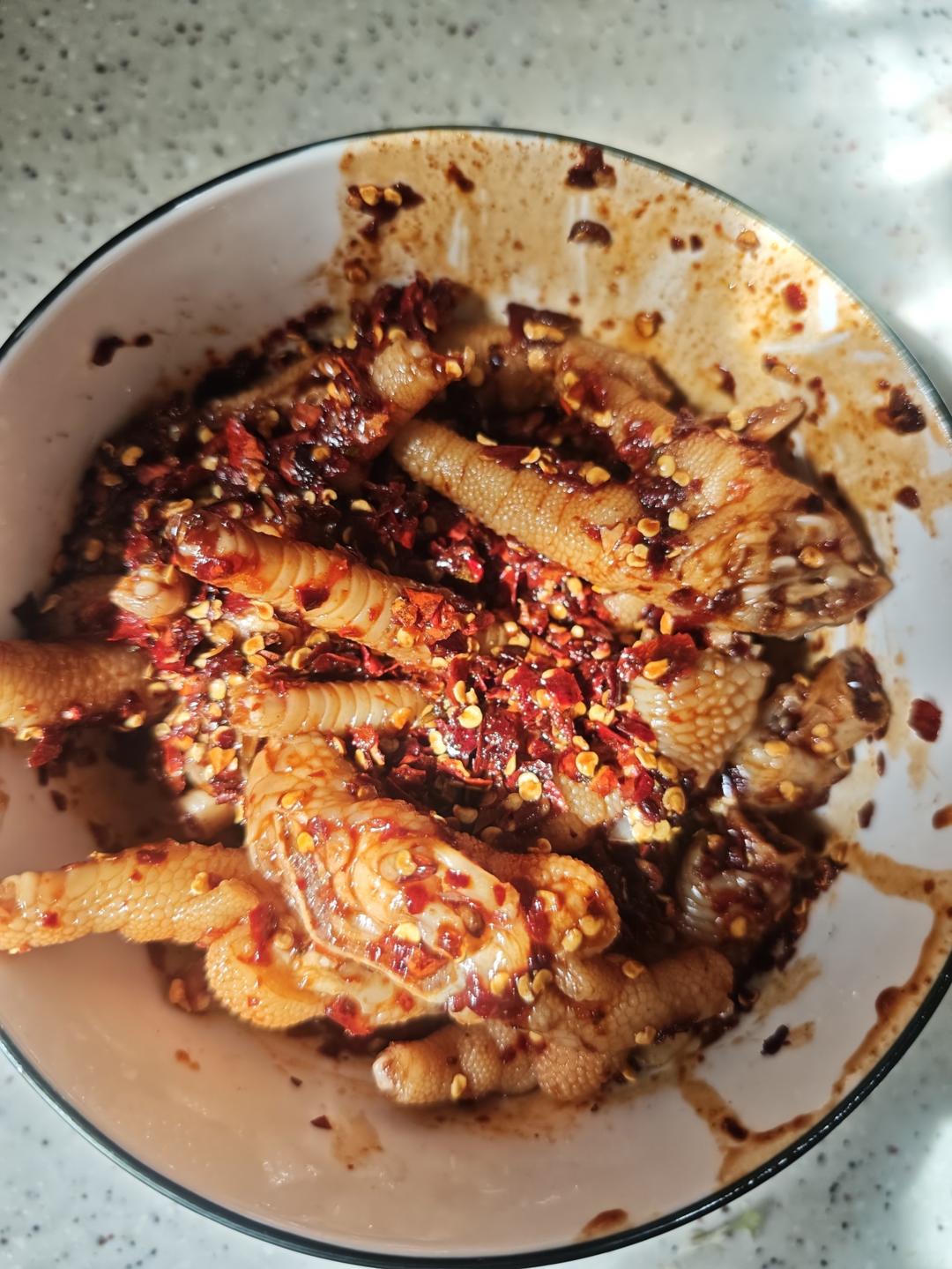 🌶香到舔手指！自制胡辣椒鸡爪，麻辣鲜香巨好吃！