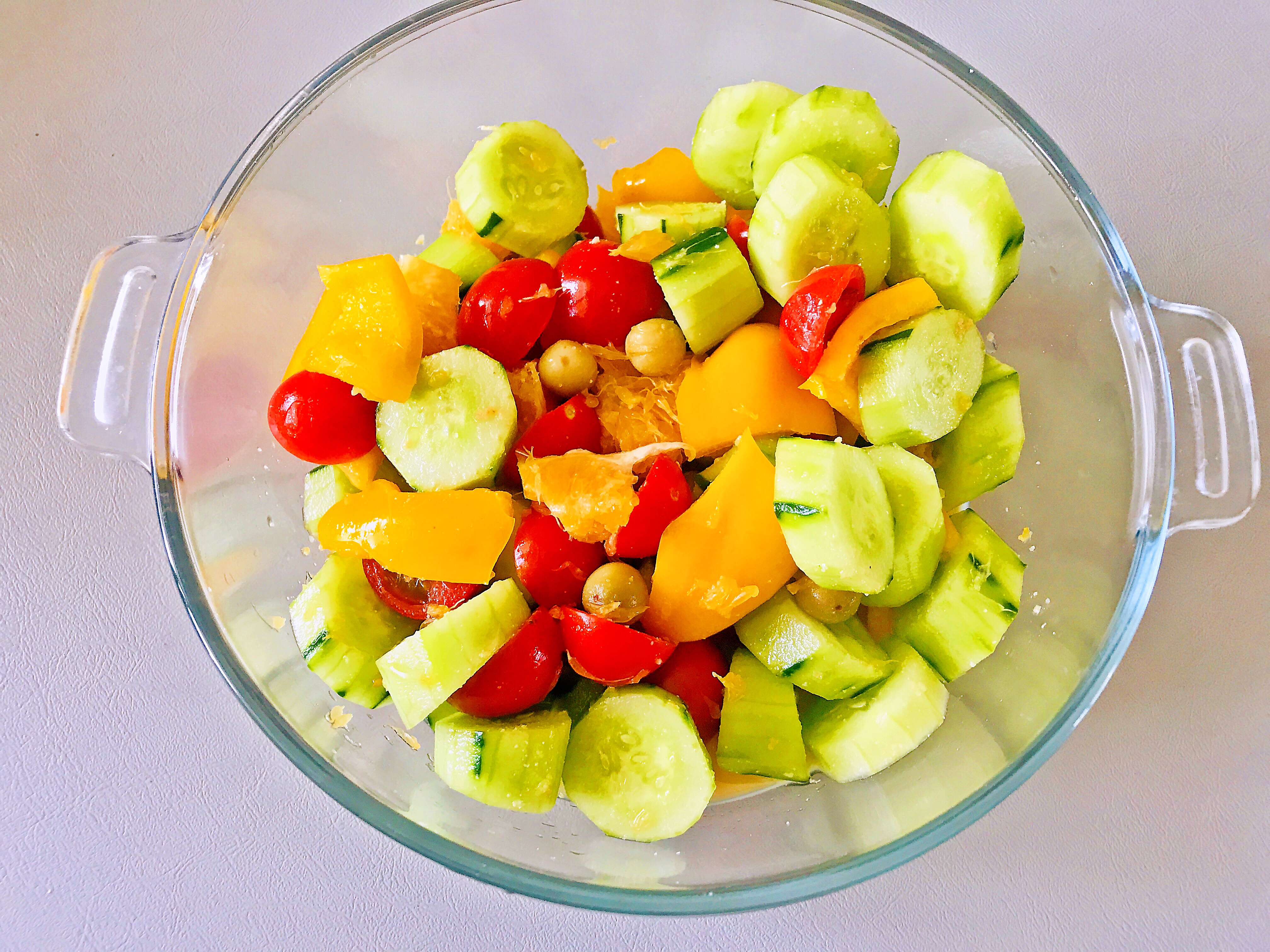 夏季低脂沙拉系列--小番茄青瓜橙子黄彩椒柠檬陈皮粉拌益智果的做法