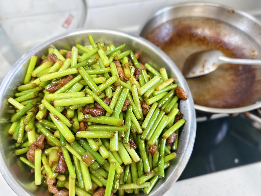 蒜苔炒肉/蒜薹炒肉丝的做法