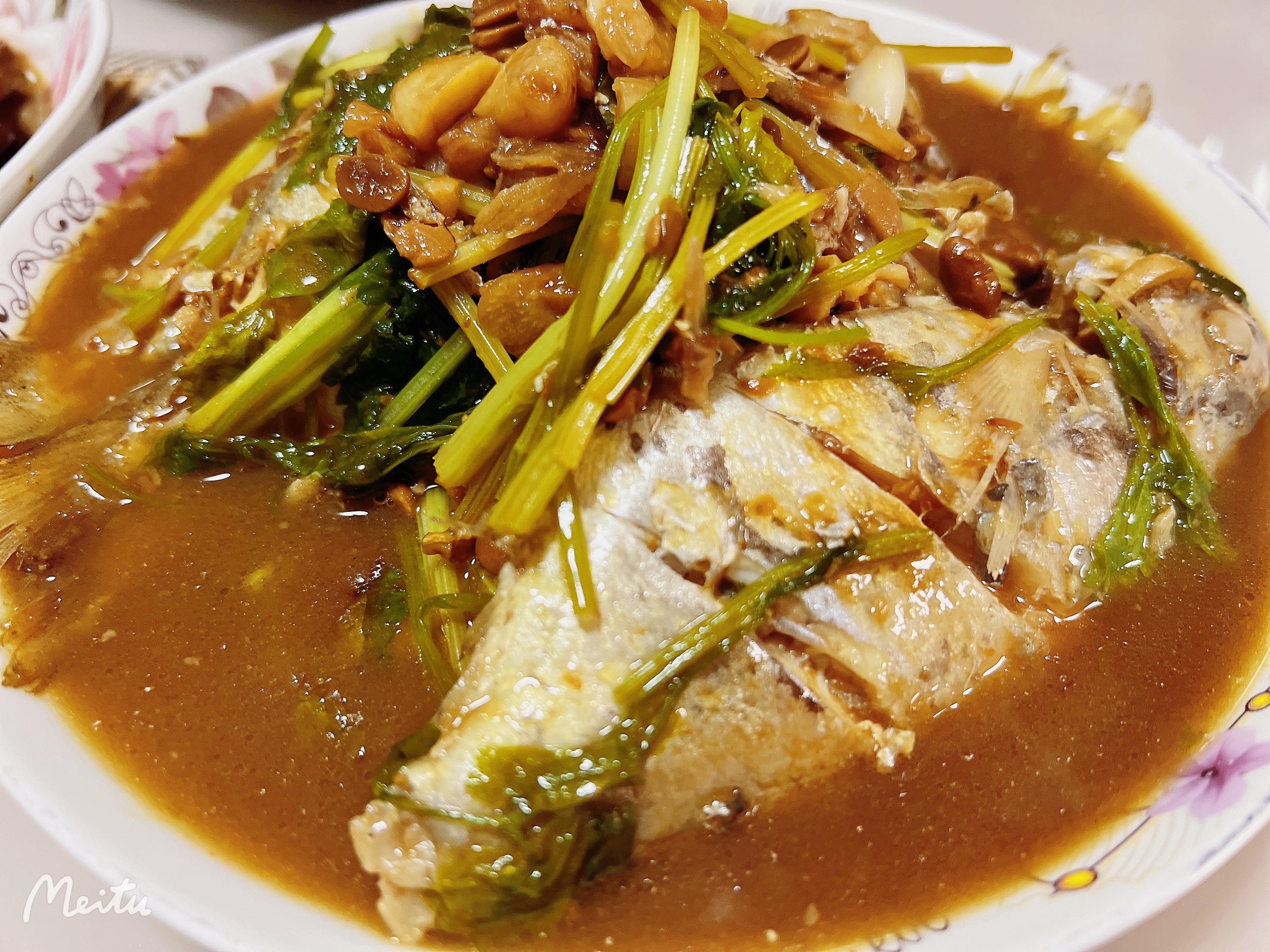黄豆酱砂锅鲳鱼的做法
