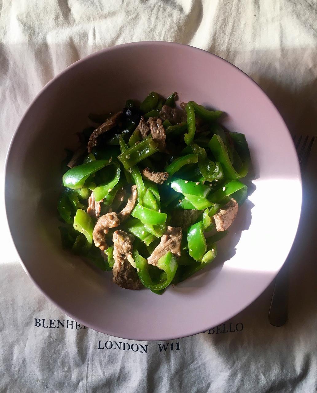 孜然牛肉炒青椒