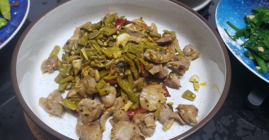 酸豆角炒鸡胗