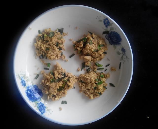 杜坎减肥菜——冻豆腐麦麸韭菜小脆饼的做法