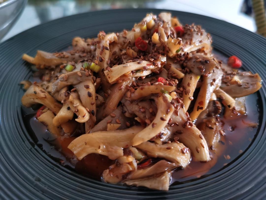 拌一盘光一盘‼️好吃到无法停下来的节奏😋😋凉拌平菇
