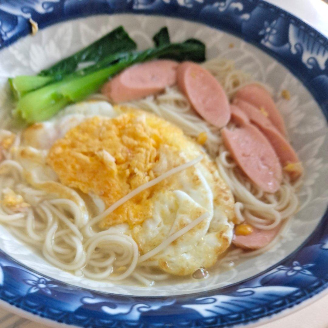 卡妈私房菜~青菜鸡蛋面（汤面）