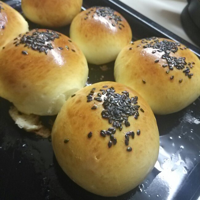 大人小孩都爱不释口的【蜂蜜牛奶小餐包】