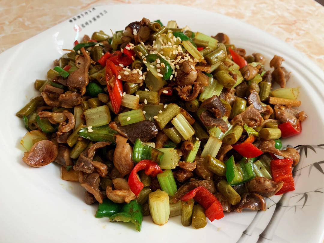 酸豆角炒鸡胗