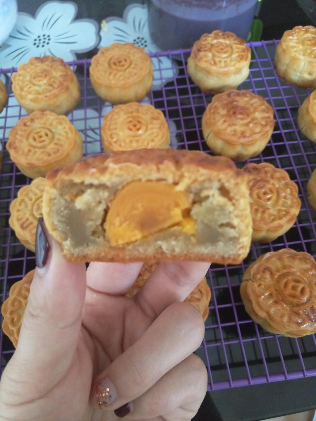 广式月饼——蛋黄莲蓉月饼
